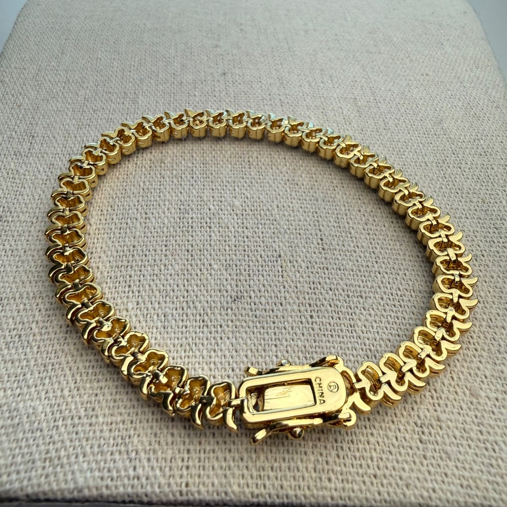 Macys Women Diamond 0.01 C.T Accent S Link Gold Plated Bracelet - Picture 4 of 7